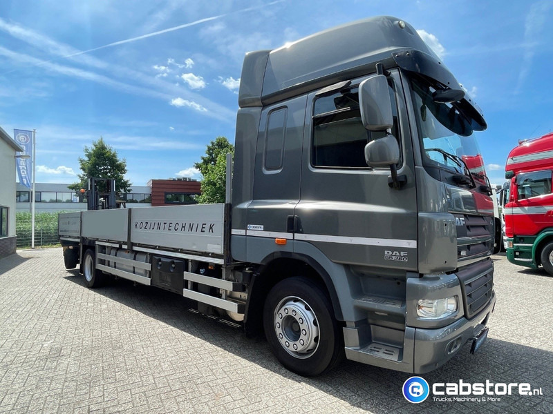 DAF CF 85 .360 4x2 Euro 5 - Open laadbak - Bouwjaar 2012 - Kooi-aap meeneemheftruck - Грузовик бортовой/ Платформа: фото 2 DAF CF 85 .360 4x2 Euro 5 - Open laadbak - Bouwjaar 2012 - Kooi-aap meeneemheftruck - Грузовик бортовой/ Платформа: фото 2