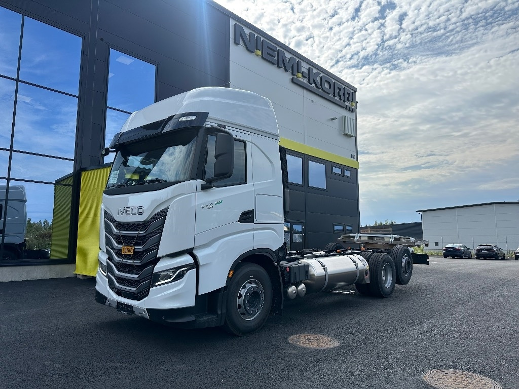 Iveco S-Way AS26S50 NP 2xLNG 6x2*4 - Грузовик-шасси: фото 1 Iveco S-Way AS26S50 NP 2xLNG 6x2*4 - Грузовик-шасси: фото 1