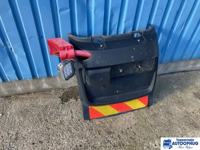 DAF mudguard bracket + mudguard – DAF 1371226 – DAF 2120352 - Кузов и экстерьер для Грузовиков: фото 1 DAF mudguard bracket + mudguard – DAF 1371226 – DAF 2120352 - Кузов и экстерьер для Грузовиков: фото 1