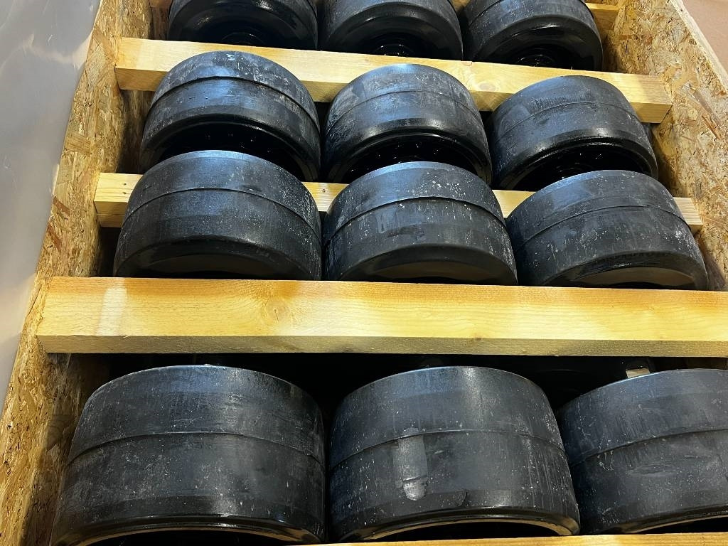 CNH Track rollers for tracks - CNH - Quadtrac/Steiger - Шина для Сельскохозяйственной техники: фото 4 CNH Track rollers for tracks - CNH - Quadtrac/Steiger - Шина для Сельскохозяйственной техники: фото 4