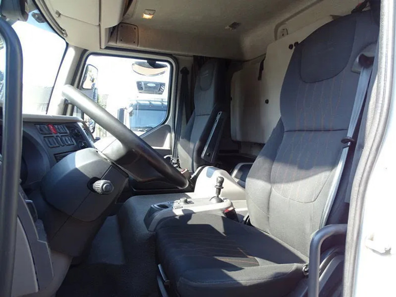 DAF LF 260 16 TON SLEEPER BOX 720X250X244 LBW 1.5 T - Грузовик с закрытым кузовом: фото 4 DAF LF 260 16 TON SLEEPER BOX 720X250X244 LBW 1.5 T - Грузовик с закрытым кузовом: фото 4