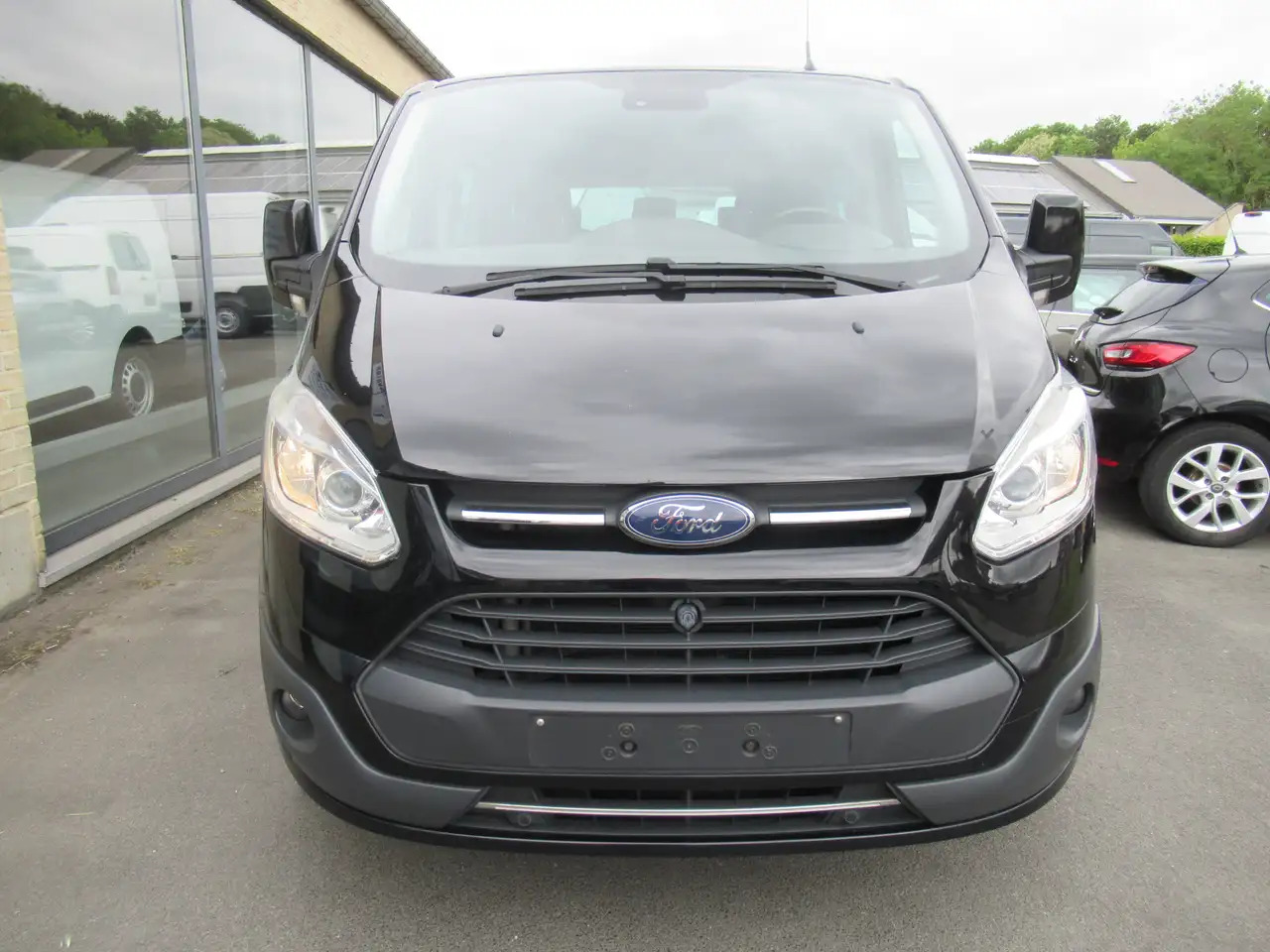 Ford Tourneo Custom 2.0 TDCi L2H1 - Пассажирский фургон: фото 3 Ford Tourneo Custom 2.0 TDCi L2H1 - Пассажирский фургон: фото 3