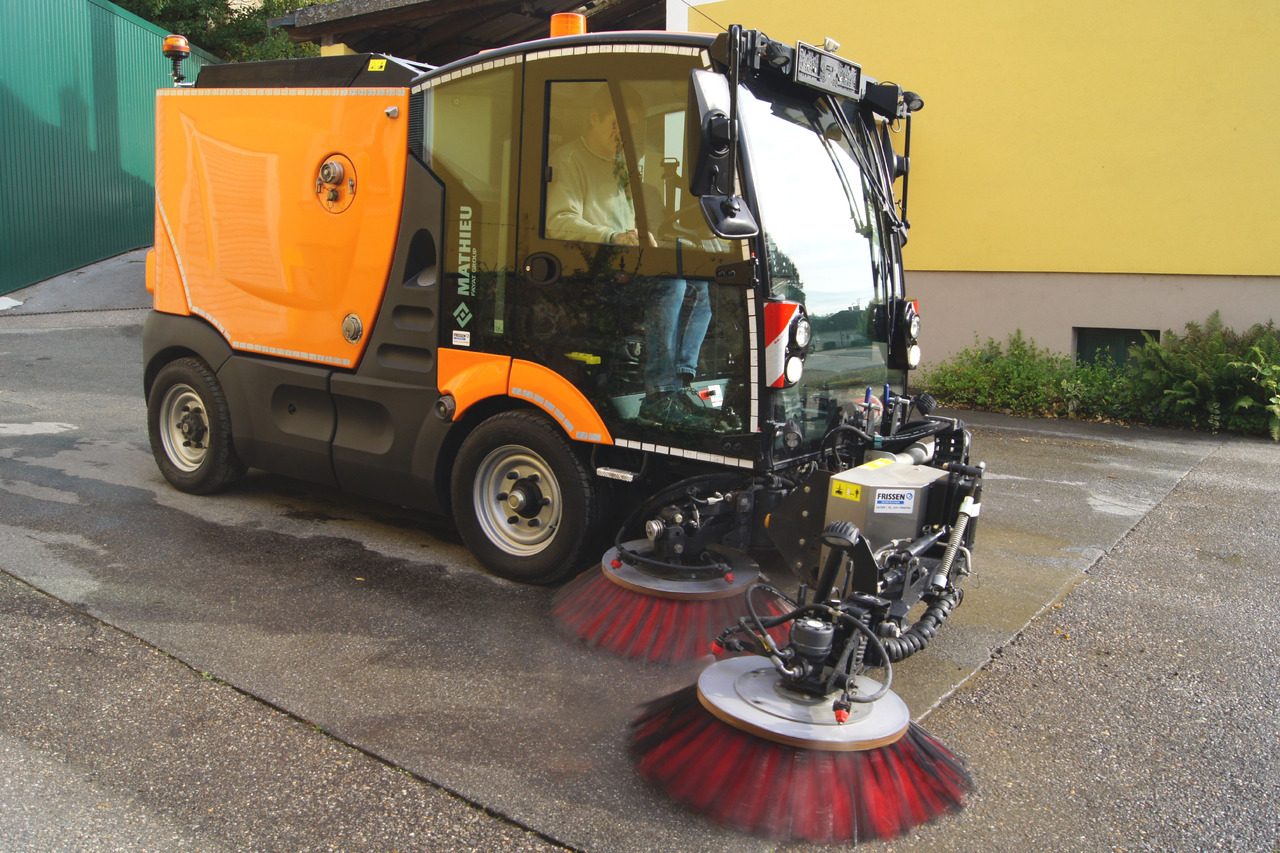 MATHIEU Azura Flex MC210 3-rd brush / EURO 6 - Подметально-уборочная машина: фото 2 MATHIEU Azura Flex MC210 3-rd brush / EURO 6 - Подметально-уборочная машина: фото 2