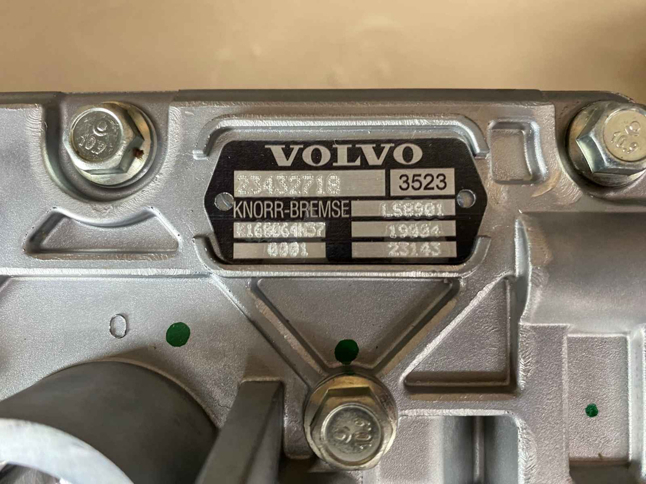 VOLVO AIR COMPRESSOR 23432718 - Пневмокомпрессор для Грузовиков: фото 2 VOLVO AIR COMPRESSOR 23432718 - Пневмокомпрессор для Грузовиков: фото 2