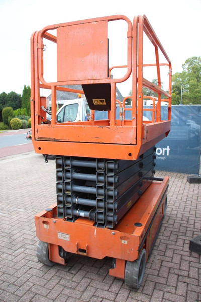 12M - Ножничный подъемник: фото 5 12M - Ножничный подъемник: фото 5