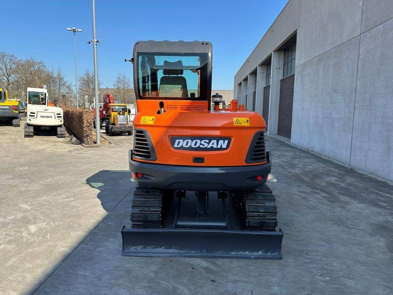 Doosan DX55-9C - Гусеничный экскаватор: фото 5 Doosan DX55-9C - Гусеничный экскаватор: фото 5
