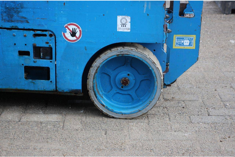 Ножничный подъемник Genie GS2032: фото 12 Ножничный подъемник Genie GS2032: фото 12