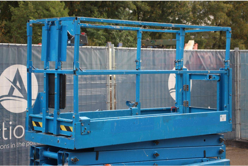 Ножничный подъемник Genie GS2032: фото 10 Ножничный подъемник Genie GS2032: фото 10