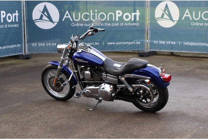 Harley-Davidson Dyna Street Bob - Мотоцикл: фото 3 Harley-Davidson Dyna Street Bob - Мотоцикл: фото 3