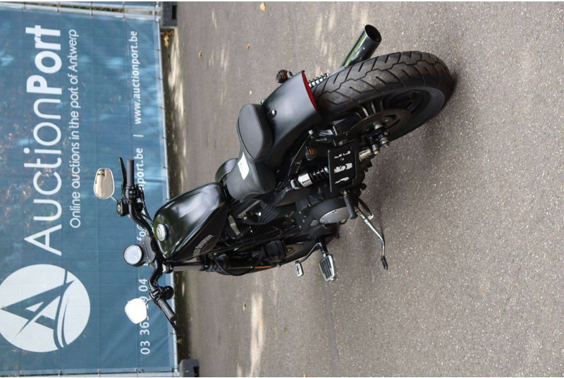 Harley-Davidson Sportster 883 - Мотоцикл: фото 4 Harley-Davidson Sportster 883 - Мотоцикл: фото 4