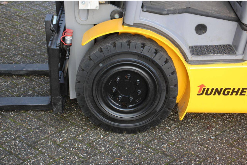 Газовый погрузчик Jungheinrich TFG320s: фото 14 Газовый погрузчик Jungheinrich TFG320s: фото 14