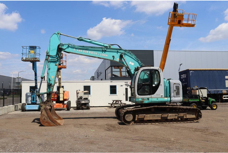 Kobelco SK235SR - Гусеничный экскаватор: фото 1 Kobelco SK235SR - Гусеничный экскаватор: фото 1
