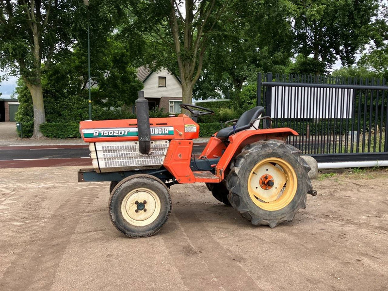 Kubota B1502DT - Трактор: фото 1 Kubota B1502DT - Трактор: фото 1