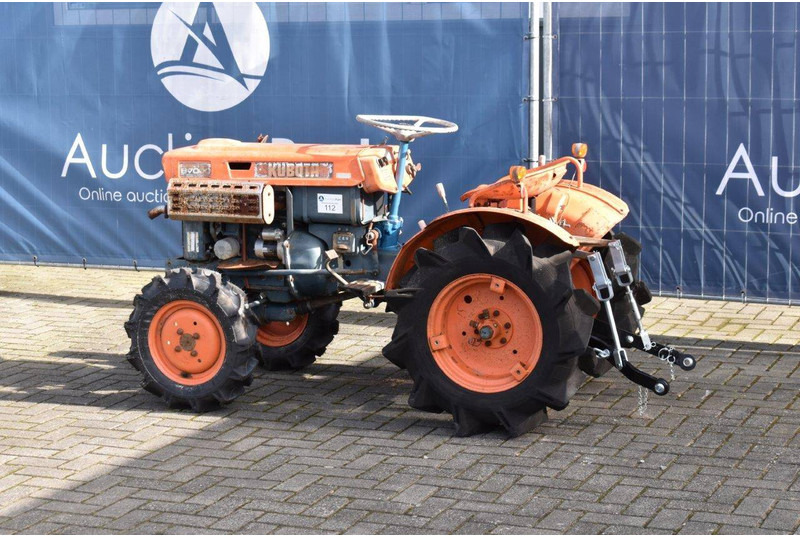 Kubota B7000 - Трактор: фото 3 Kubota B7000 - Трактор: фото 3