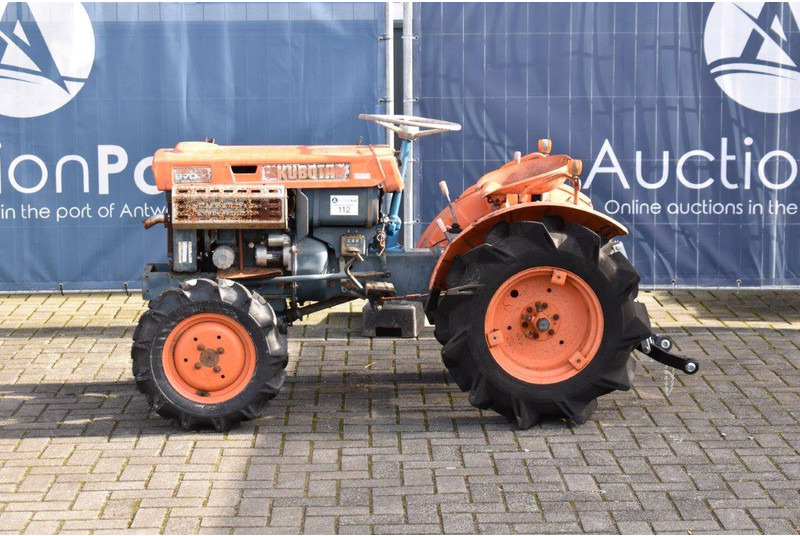 Kubota B7000 - Трактор: фото 2 Kubota B7000 - Трактор: фото 2