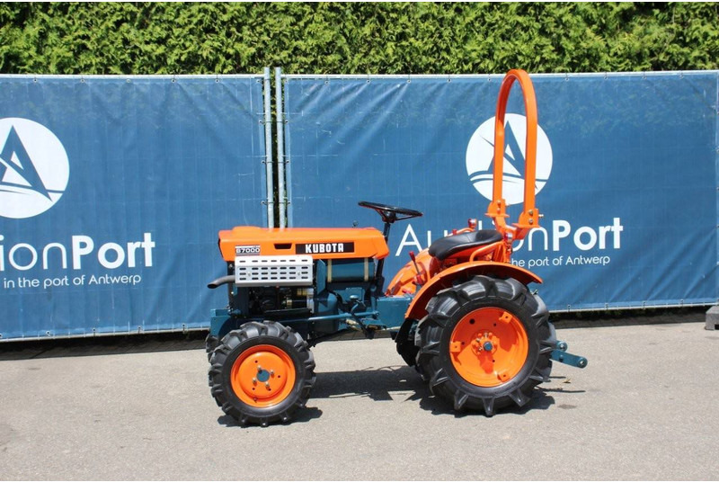 Kubota B7000DT - Трактор: фото 1 Kubota B7000DT - Трактор: фото 1