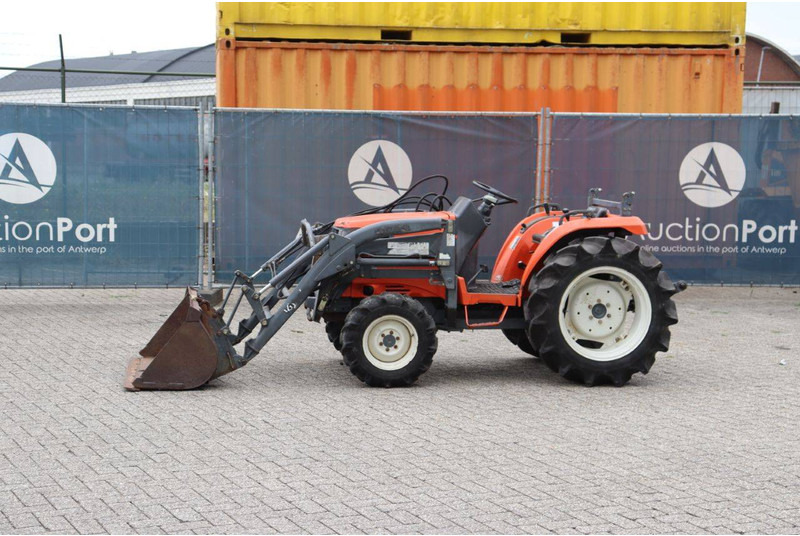 Kubota - Трактор: фото 1 Kubota - Трактор: фото 1
