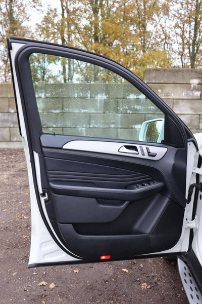 Седан Mercedes-Benz ML350: фото 19