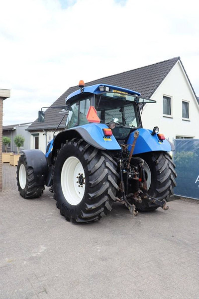 New Holland TVT145 - Трактор: фото 4 New Holland TVT145 - Трактор: фото 4