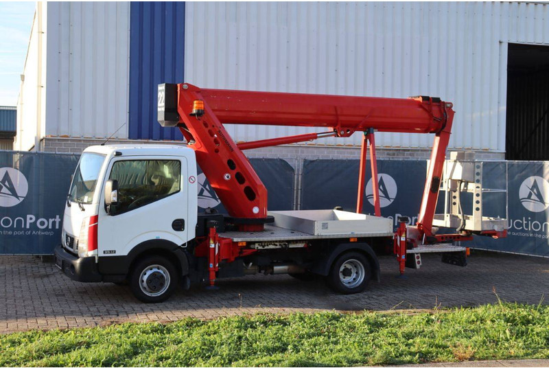 Nissan Cabstar 35.12 - Грузовик с подъемником: фото 1 Nissan Cabstar 35.12 - Грузовик с подъемником: фото 1