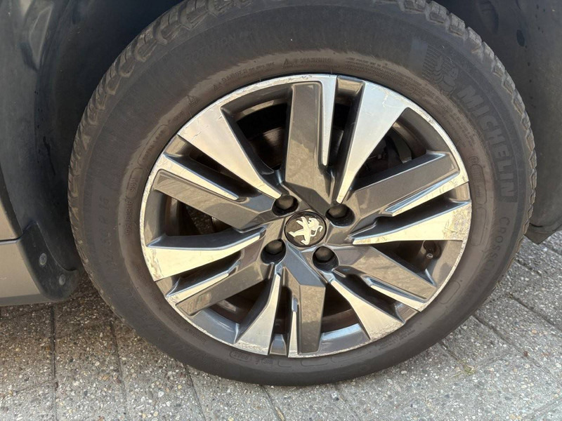 Внедорожник Peugeot 2008 SUV: фото 14