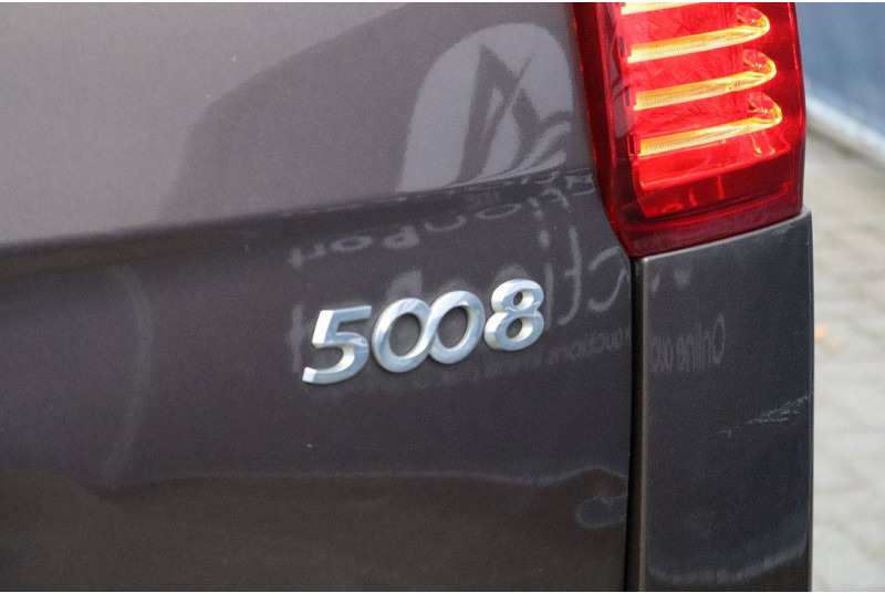 Внедорожник Peugeot 5008: фото 18