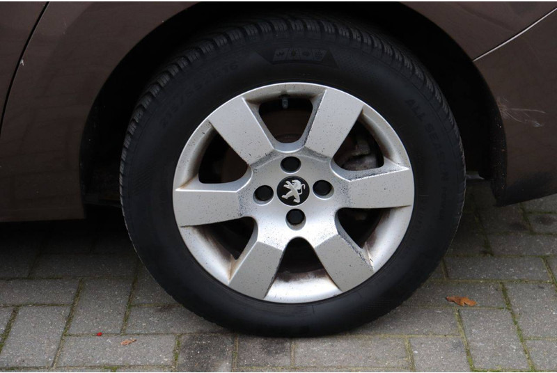 Внедорожник Peugeot 5008: фото 14