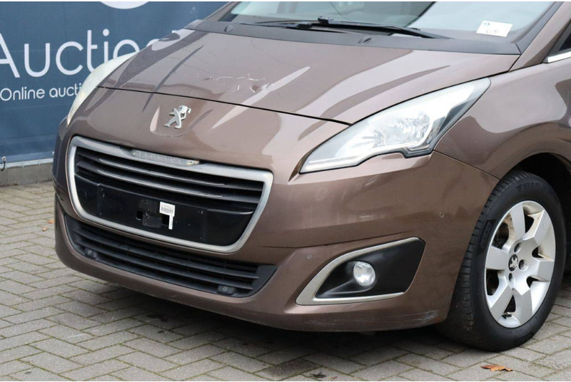 Внедорожник Peugeot 5008: фото 11