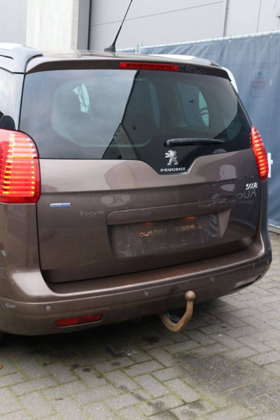 Внедорожник Peugeot 5008: фото 15