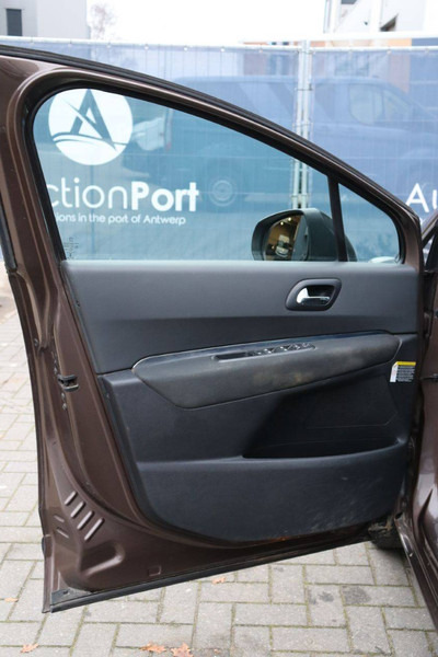 Внедорожник Peugeot 5008: фото 20