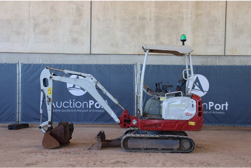 Takeuchi TB216 - Мини-экскаватор: фото 2 Takeuchi TB216 - Мини-экскаватор: фото 2