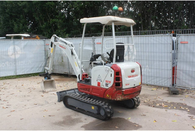 Takeuchi TB216 - Мини-экскаватор: фото 2 Takeuchi TB216 - Мини-экскаватор: фото 2