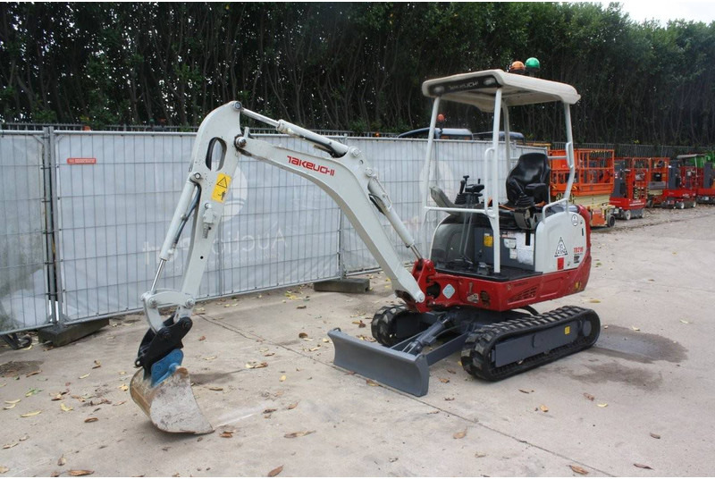 Takeuchi TB216 - Мини-экскаватор: фото 1 Takeuchi TB216 - Мини-экскаватор: фото 1