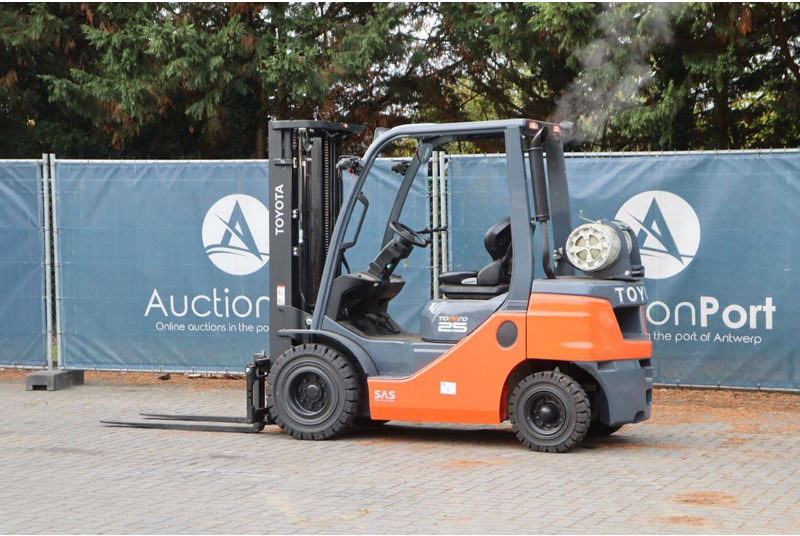 Toyota 02-8FGF25 - Газовый погрузчик: фото 3 Toyota 02-8FGF25 - Газовый погрузчик: фото 3