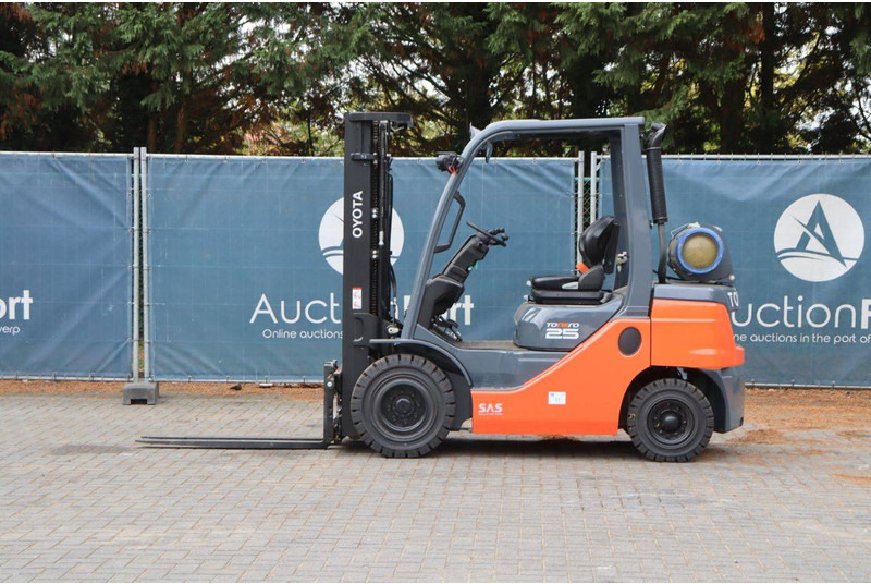 Toyota 02-8FGF25 - Газовый погрузчик: фото 2 Toyota 02-8FGF25 - Газовый погрузчик: фото 2