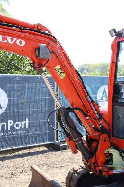 Гусеничный экскаватор Volvo ECR38: фото 15