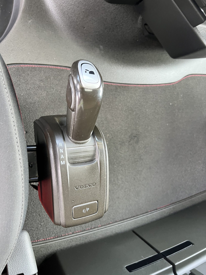 Camion Volvo 540 en chasis con retarder - Грузовик-шасси: фото 4 Camion Volvo 540 en chasis con retarder - Грузовик-шасси: фото 4