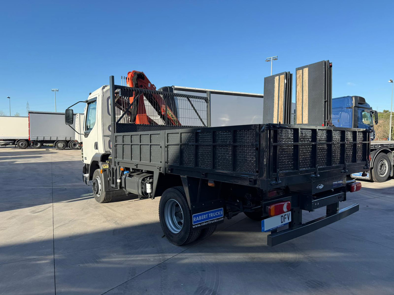 DAF LF FA 45.180 (Platform and Crane) - Грузовик бортовой/ Платформа, Автоманипулятор: фото 4 DAF LF FA 45.180 (Platform and Crane) - Грузовик бортовой/ Платформа, Автоманипулятор: фото 4