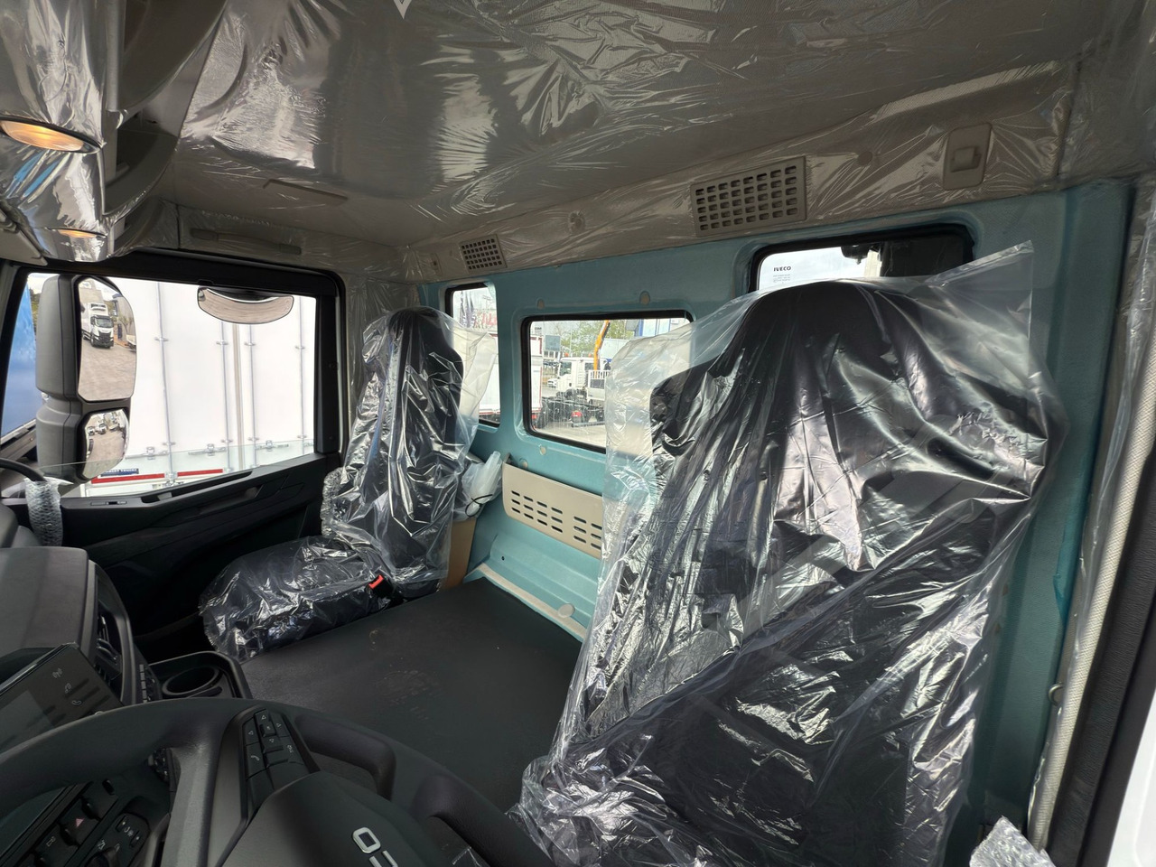 Грузовик-шасси IVECO AD380T46 6x4 E6 (Chassis): фото 7