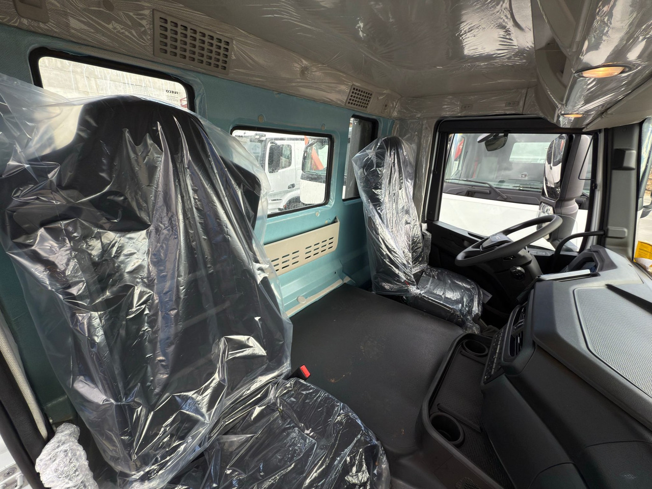 Грузовик-шасси IVECO AD380T46 6x4 E6 (Chassis): фото 10