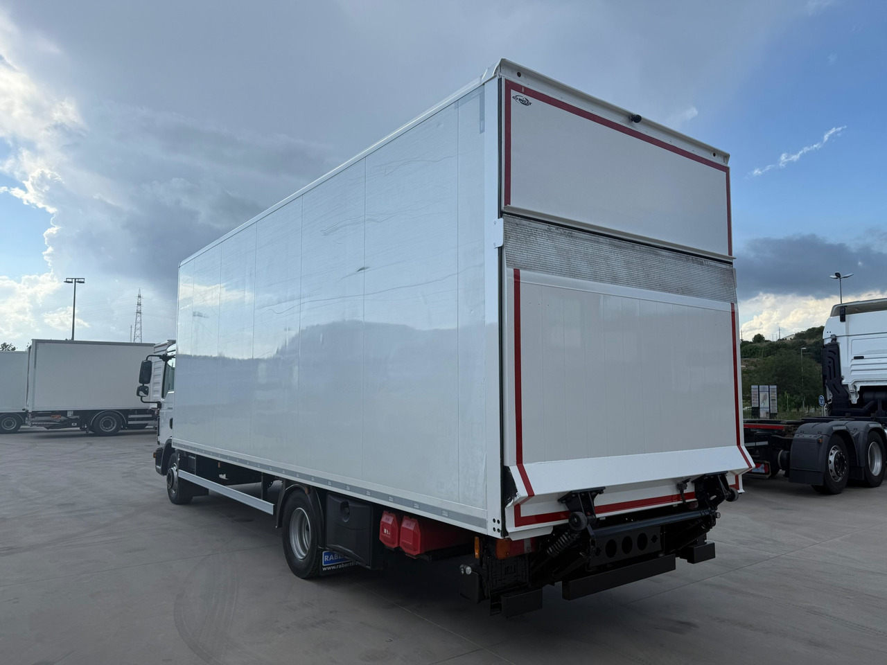 MAN 12.220 BL TGL E6 (Van) - Грузовик с закрытым кузовом: фото 4 MAN 12.220 BL TGL E6 (Van) - Грузовик с закрытым кузовом: фото 4