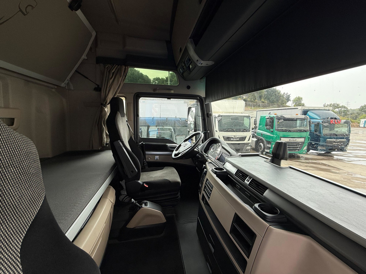 Тентованный грузовик MAN 18.430 LL TGX E6 (Tauliner): фото 8 Тентованный грузовик MAN 18.430 LL TGX E6 (Tauliner): фото 8