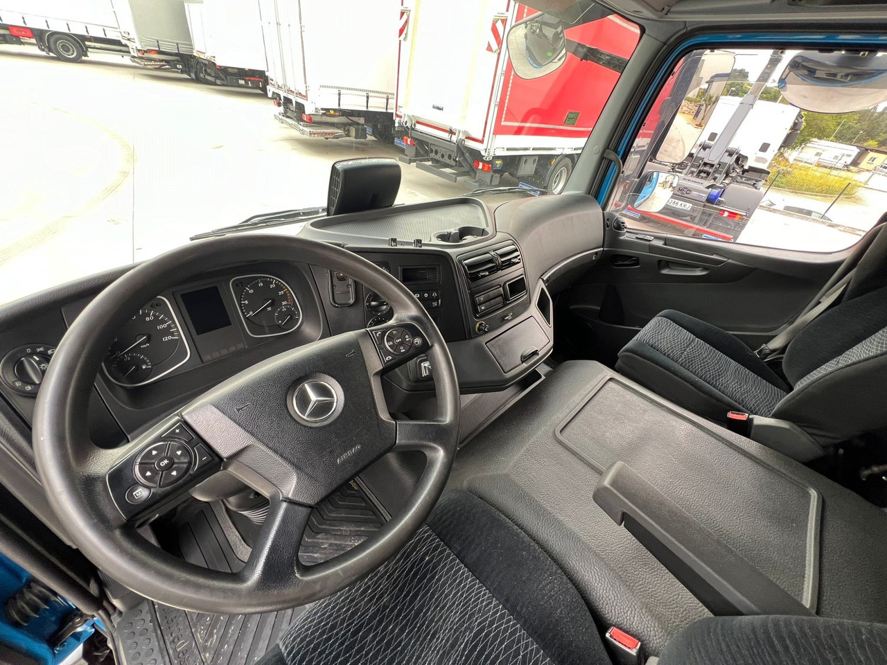 MERCEDES BENZ 13.30L Atego E6 (Tauliner) - Тентованный грузовик: фото 5 MERCEDES BENZ 13.30L Atego E6 (Tauliner) - Тентованный грузовик: фото 5