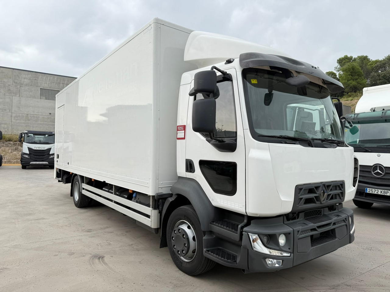 RENAULT D E6 (VAN) - Грузовик с закрытым кузовом: фото 2 RENAULT D E6 (VAN) - Грузовик с закрытым кузовом: фото 2