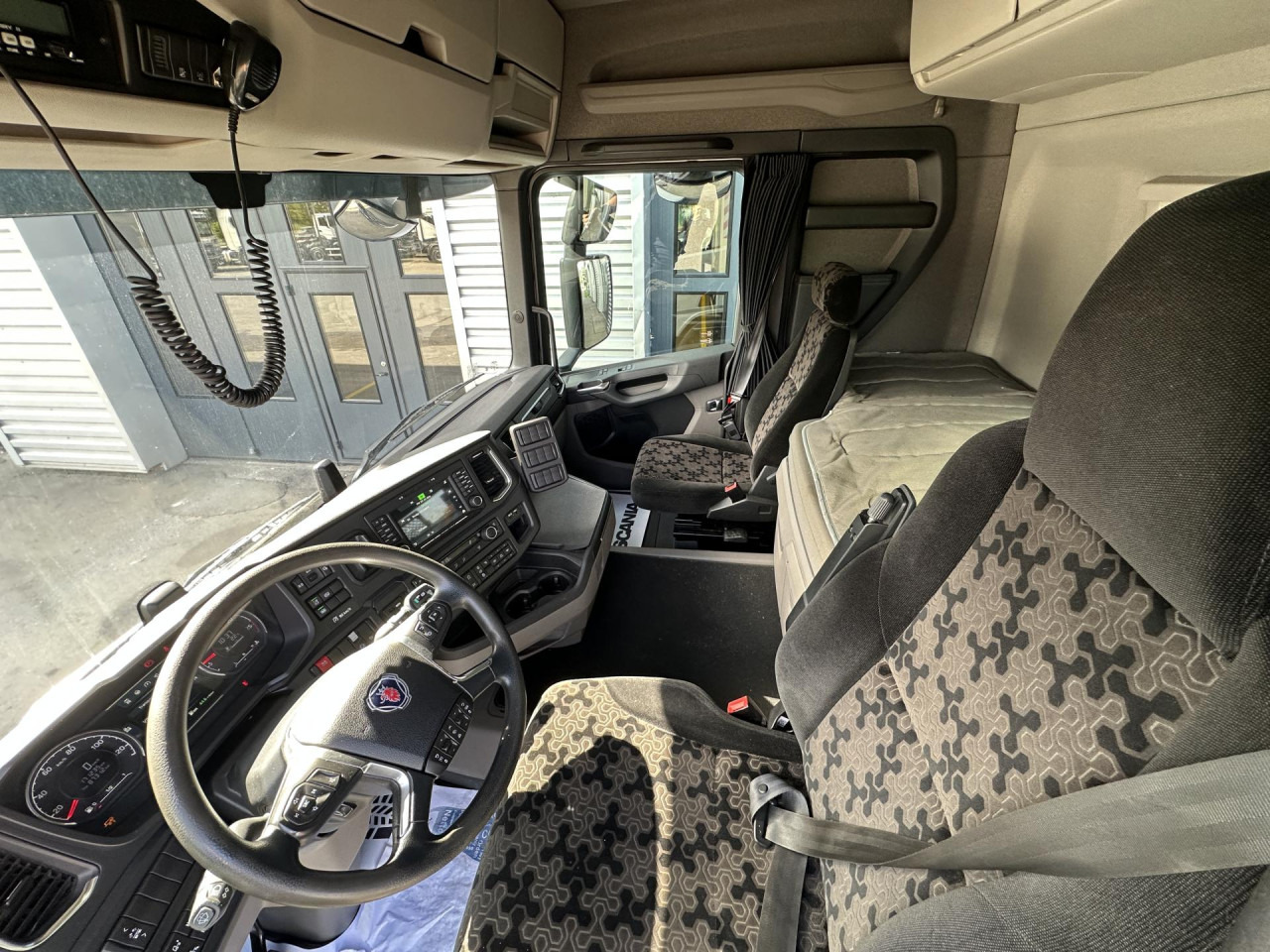 Грузовик-контейнеровоз/ Сменный кузов SCANIA R 450 B6x4HA: фото 13