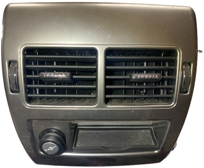 Jaguar XF250 - Приборная панель: фото 1 Jaguar XF250 - Приборная панель: фото 1