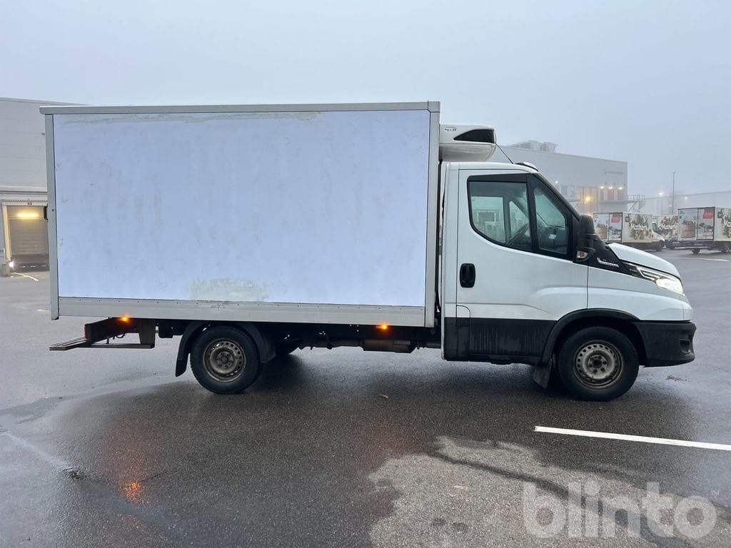 Iveco Daily 35-140 - Carrier Pulsor 400 - Фургон-рефрижератор: фото 4 Iveco Daily 35-140 - Carrier Pulsor 400 - Фургон-рефрижератор: фото 4