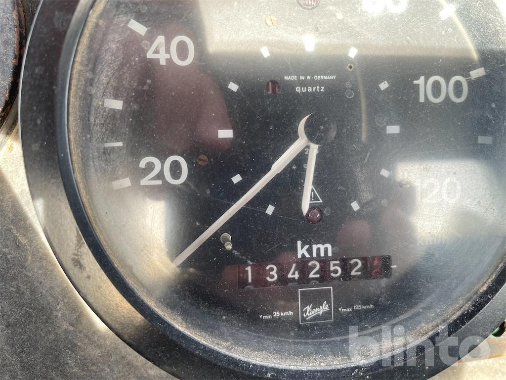 Mercedes Benz Unimog 424 (1981) - Грузовик бортовой/ Платформа: фото 5 Mercedes Benz Unimog 424 (1981) - Грузовик бортовой/ Платформа: фото 5