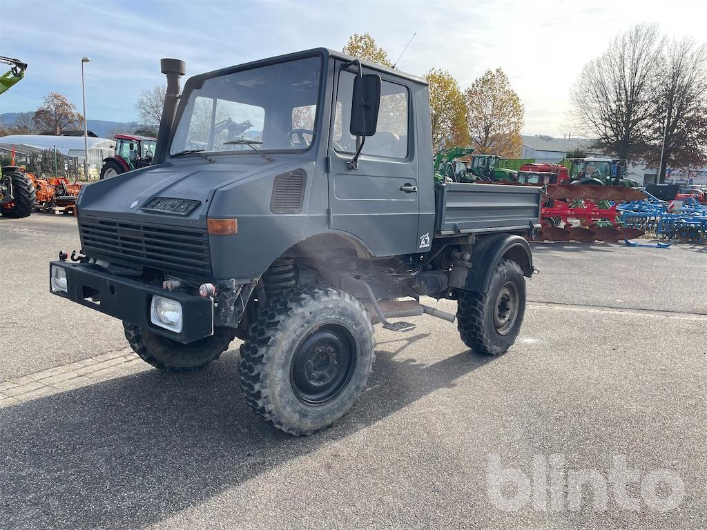 Mercedes Benz Unimog 424 (1981) - Грузовик бортовой/ Платформа: фото 1 Mercedes Benz Unimog 424 (1981) - Грузовик бортовой/ Платформа: фото 1