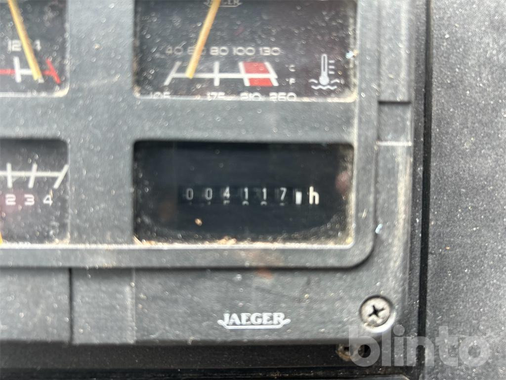 New Holland TX34 (1990) - Зерноуборочный комбайн: фото 5 New Holland TX34 (1990) - Зерноуборочный комбайн: фото 5